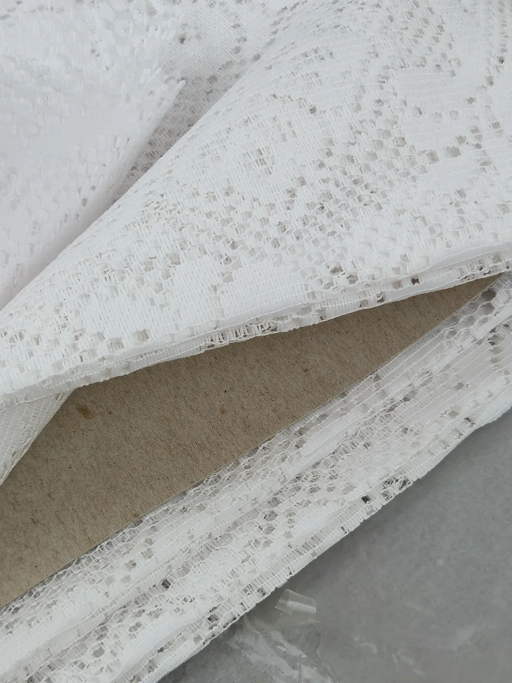 NIP Vintage Lorraine White Lace Tablecloth 70x90 Oval cottagecore